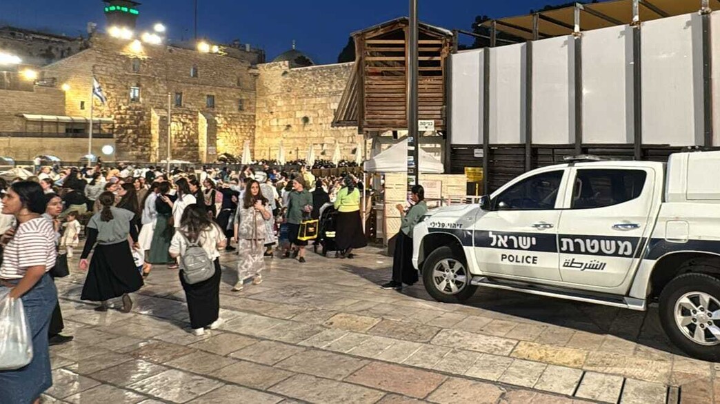 אישה נפגעה מירי תועה ברחבת הכותל בירושלים אישה נפגעה מירי תועה ברחבת הכותל בירושלים