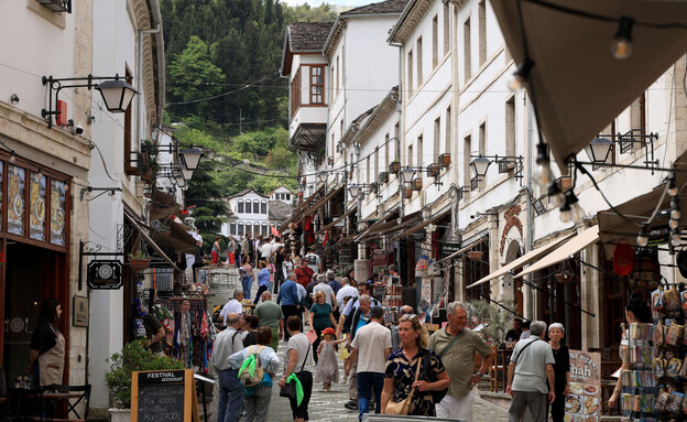 תיירים באלבניה