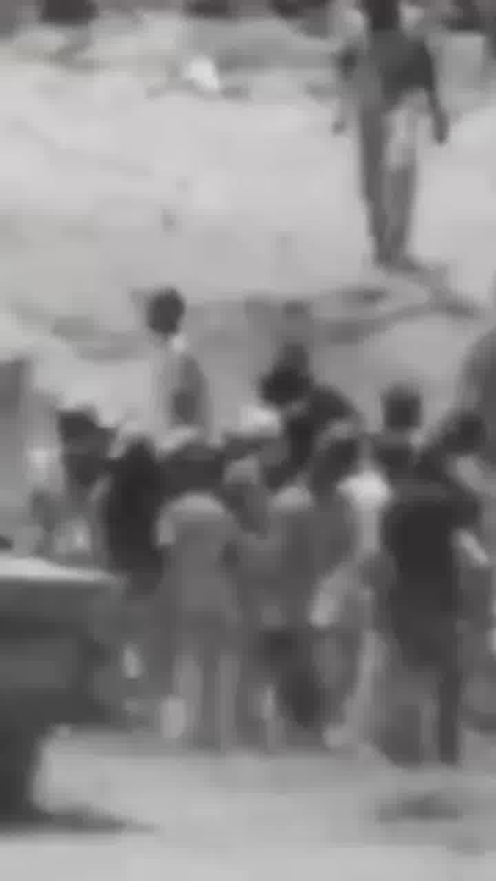 צה״ל חושף תיעוד של מחבלי חמאס חמושים בוזזים את הסיוע ההומניטרי
