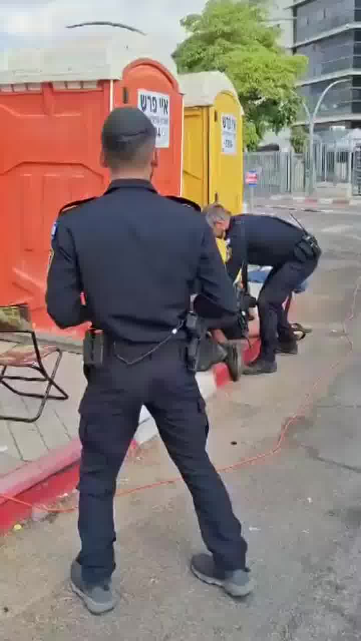 מול אגף השיקום בפ״ת: מעצר אלים של לוחם גבעתי הלום קרב
