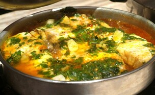 דגים חריפים על מצע ירקות (צילום: חגית גורן )