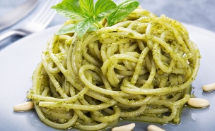פסטה ברוטב פסטו פרווה (צילום: picturepixx, ShutterStock)