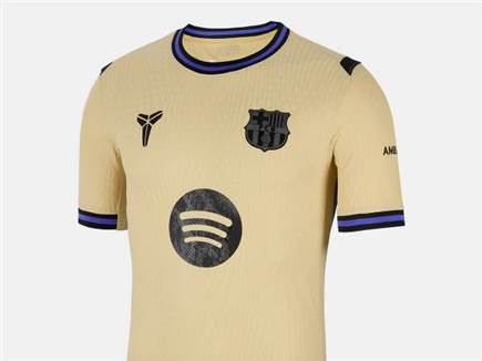 החולצה החדשה של ברצלונה עם סמל הממבה (FC BARCELONA) (צילום: ספורט 5)