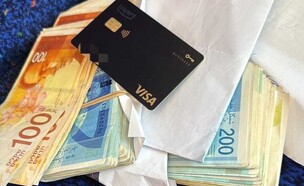 תיק ובו 100 אלף שקל שנשכח ברכבת ישראל (צילום: דוברות רכבת ישראל)