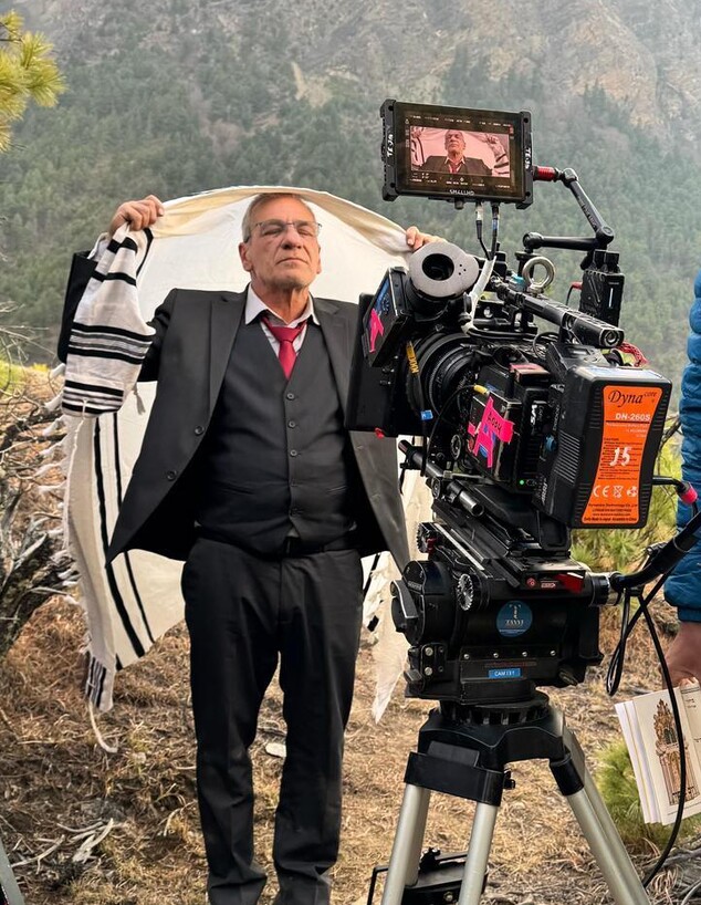 אלון אבוטבול, צילומי "כשעננים נופלים" אלון אבוטבול, צילומי "כשעננים נופלים"