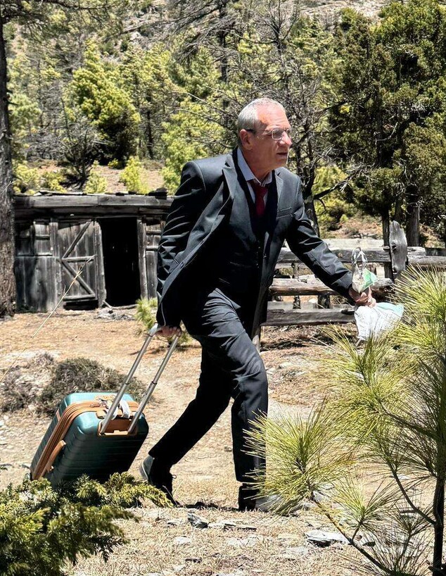 אלון אבוטבול, צילומי "כשעננים נופלים" אלון אבוטבול, צילומי "כשעננים נופלים"