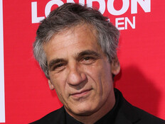 אלון אבוטבול (צילום: Paul Archuleta/FilmMagic, getty images) אלון אבוטבול (צילום: Paul Archuleta/FilmMagic, getty images)