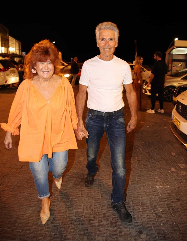 הגיעה לבד: דניאל גרינברג בחתונה של החבר הקרוב