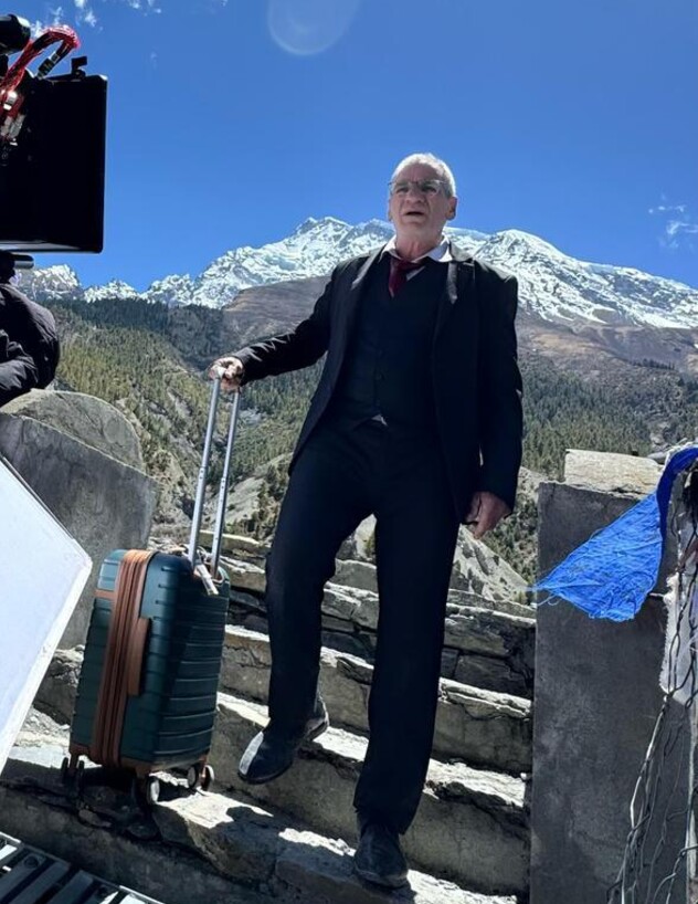 אלון אבוטבול, צילומי "כשעננים נופלים" אלון אבוטבול, צילומי "כשעננים נופלים"