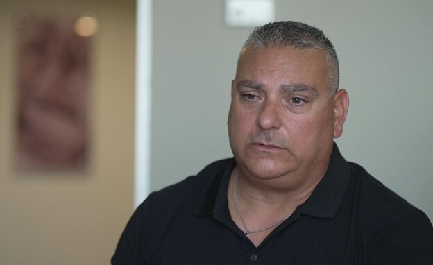 איציק אלון שביתו נהרס מטיל איראני (צילום: חדשות 12)