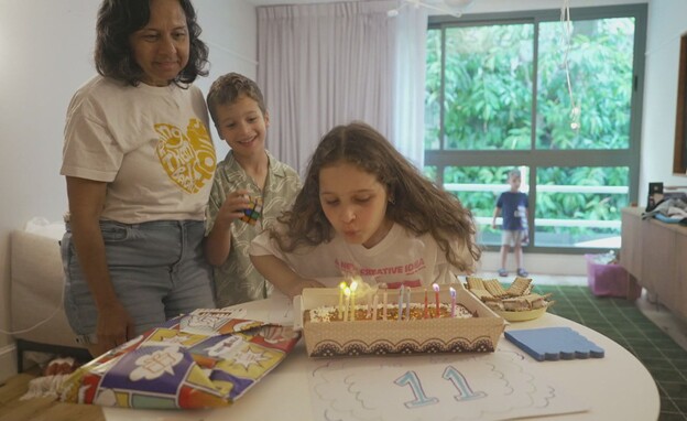 משפחת מאירוביץ', שביתם נהרס מטיל איראני (צילום: חדשות 12)