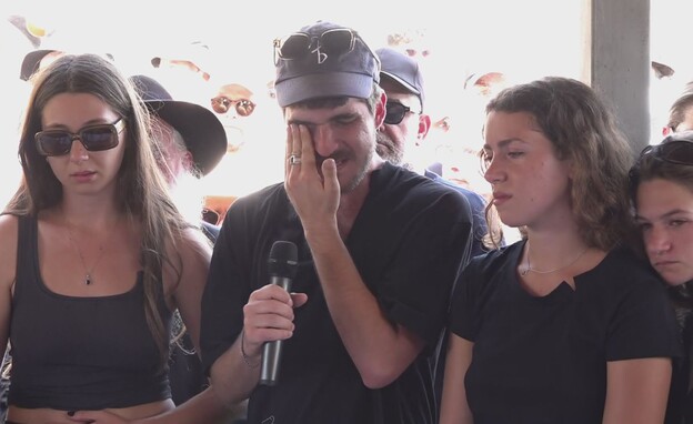 משפחתו של אלון אבוטבול ז"ל בהלוויתו
