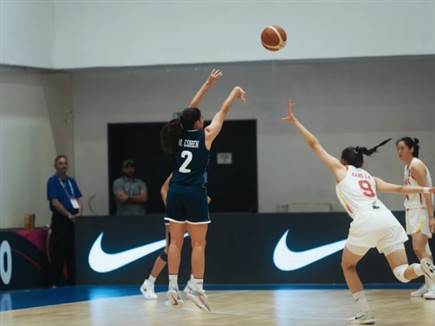 “יודעת שלזריקה הבאה אין שום קשר לזריקה הקודמת“ (FIBA) (צילום: ספורט 5)