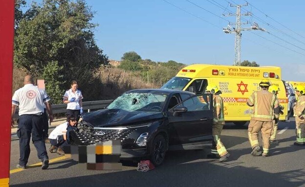 תאונת דרכים קשה בכביש 611 סמוך לחריש (צילום: תיעוד מבצעי מד"א)