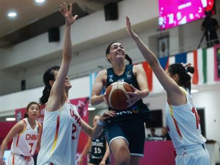 “מסוג השחקניות שהופכות את המאמן ליותר טוב“, טל נתן (FIBA) (צילום: ספורט 5)