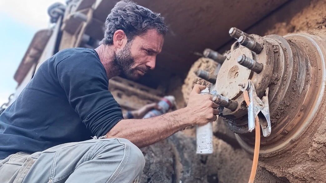 אבנר סרוסי, מצא פתרון לבעיית המזגנים בטנקים אבנר סרוסי, מצא פתרון לבעיית המזגנים בטנקים