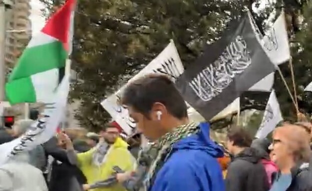 דגלי אל-קאעידה וטליבאן בהפגנה פרו-פלסטינית בסידני (צילום: reuters)
