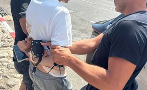 אלכס רובר בעת מעצרו על ידי אנשי יחידת "ברקאי"