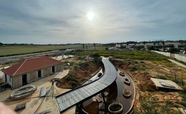 הטירה בריכת שיקוף (צילום: נתי סקרה)