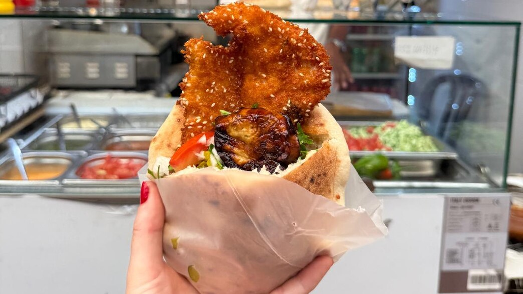 השניצל שאי אפשר לעמוד בפניו. 20 שקל למנה השניצל שאי אפשר לעמוד בפניו. 20 שקל למנה