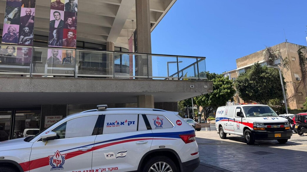 גבר נפל אל מותו בהיכל התרבות גבר נפל אל מותו בהיכל התרבות