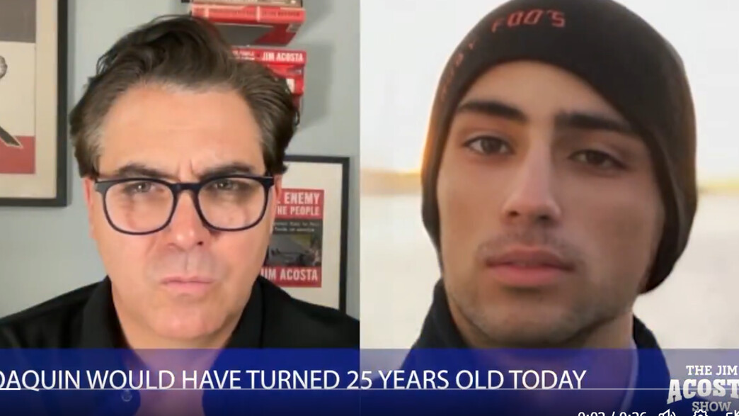 ג'ים אקוסטה מראיין את דמות ה-AI של חואקין אוליבר