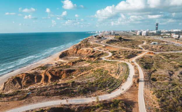 טיילת תל אביב הפארק החופי (צילום: עומרי אמסלם עבור סטודיו אורבנוף)