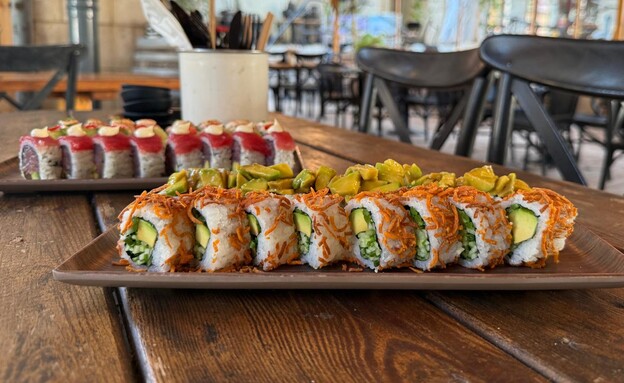 גם הסושי הצמחוני טוב. הסושי של נועה