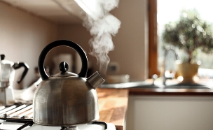 קומקום (צילום: סאלי פאראג)