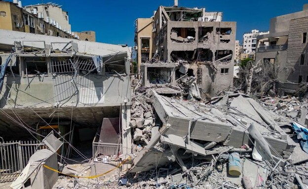 נזק פגיעת טיל איראני בני ברק (צילום: אריק מרמור, פלאש 90)