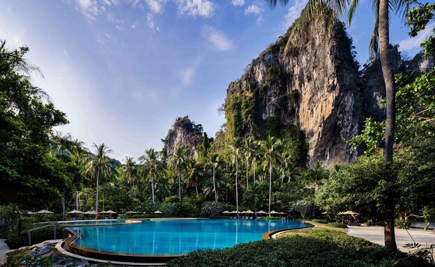הנוף באחת מהבריכות בריזורט Rayavadee בקרבי תאילנד