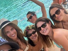 גל גדות חוגגת יום הולדת 40 בישראל עם הבסטיות (צילום: אינסטגרם)