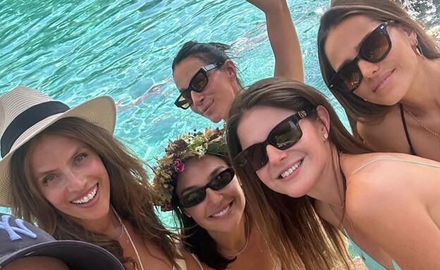 גל גדות חוגגת יום הולדת 40 בישראל עם הבסטיות (צילום: אינסטגרם)