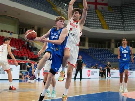 ברגל שמאל (FIBA) (צילום: ספורט 5)