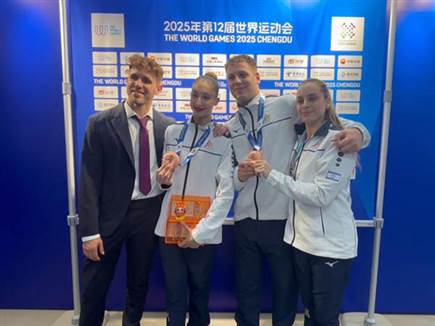 רפאלי ופרידמן יחד עם המאמנים, אמיר מוזס ושירן וקנין (צילום: ספורט 5)