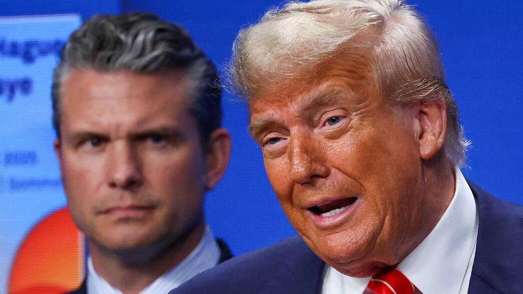 טראמפ עם שר ההגנה פיט הגסת'