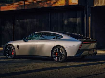 בין שלל הסיניות הגנריות, אקספנג מצליחה להציג עיצוב ייחודי (צילום: ספורט 5)