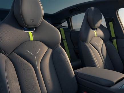 ישנן כמה אפשרויות צבע לבחירה לריפודי העור משולבי האלקנטרה