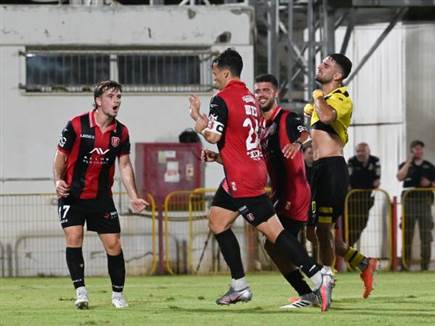 עד שהגיע גיא בדש (ברני ארדוב)