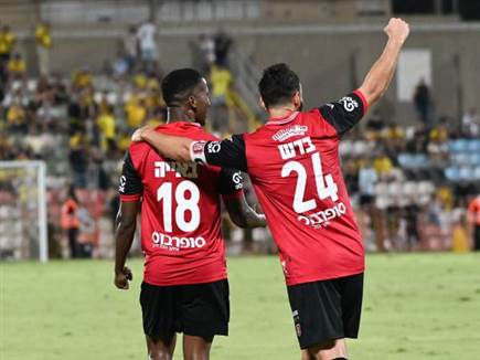 בדש ובאייה, שני הכוכבים של הערב (ברני ארדוב)