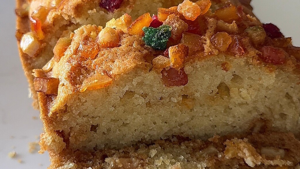 עוגה אנגלית עם פירות מיובשים או קליפות הדר 