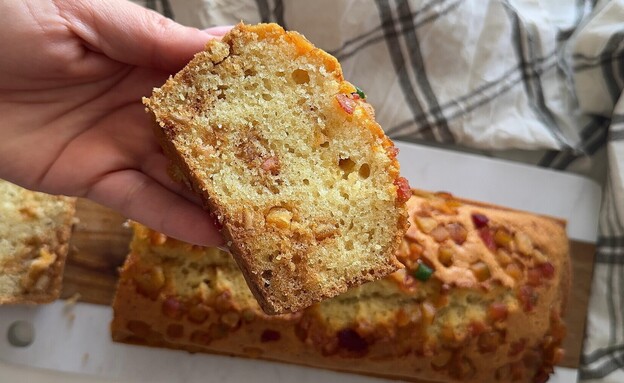 עוגה אנגלית עם פירות מיובשים או קליפות הדר 