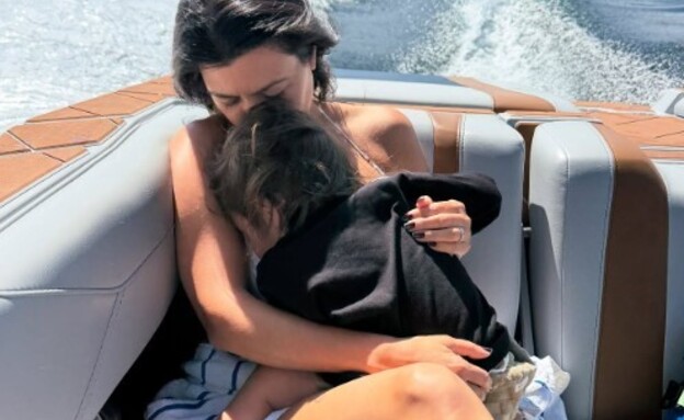 קורטני קרדישאן ובנה רוקי (צילום: אינסטגרם)