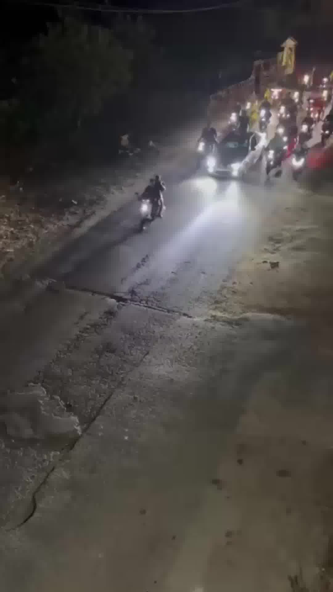 גם הערב: תומכי חיזבאללה מוחים בדרום לבנון בעקבות ההחלטה לפרק את הארגון מנשקו