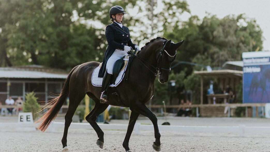 רוכבת יולדת רוכבת יולדת