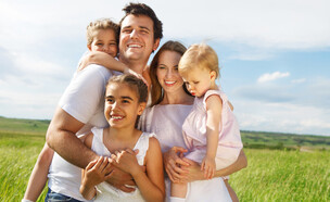 משפחה בנות  (צילום: shutterstock)