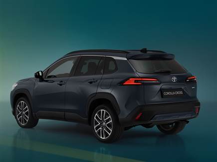 שינוי זניח מאחור, וללא שינוי כלל ביחידת ההנעה ההיברידית המוכרת (צילום: ספורט 5)