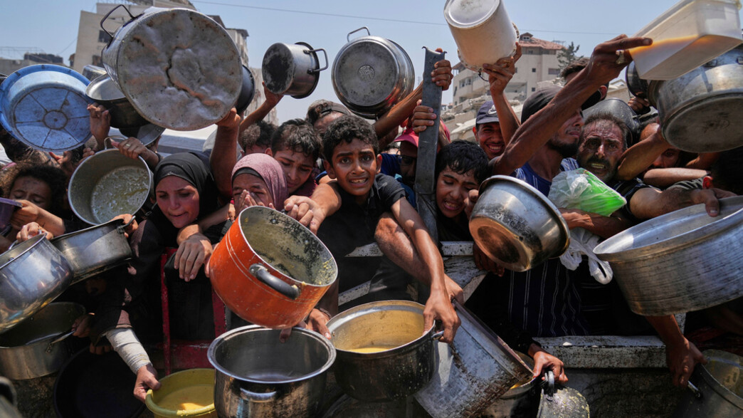 עזתים בנקודת חלוקת מזון עזתים בנקודת חלוקת מזון