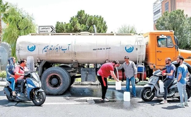 מכלית מים בטהראן, איראן במשבר כלכלי ואנרגטי מכלית מים בטהראן, איראן במשבר כלכלי ואנרגטי