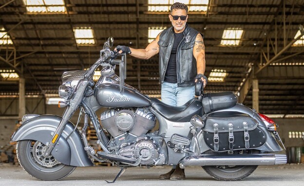 שרון שואן והאופנוע שרון שואן והאופנוע